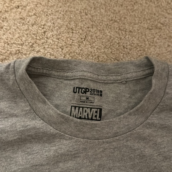 Uniqlo Marvel Women’s shirt in gray - Picture 3 of 6